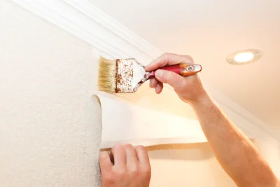 Pose de papier peint à Bief-du-Fourg — revêtements muraux et toiles de verre